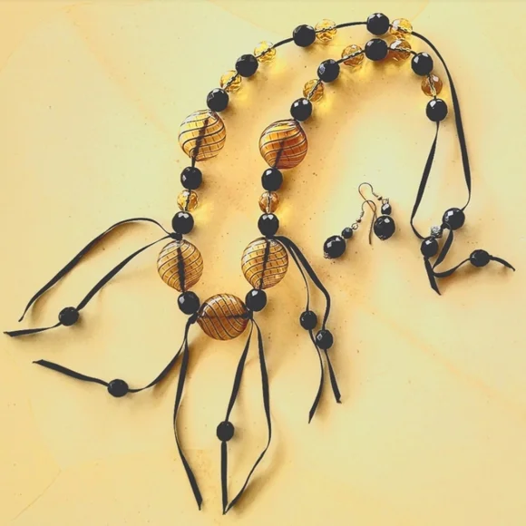 Beautiful Venetian Murano Gold Glass Black Beaded Statement Necklace  Up to 30" - Picture 2 of 5